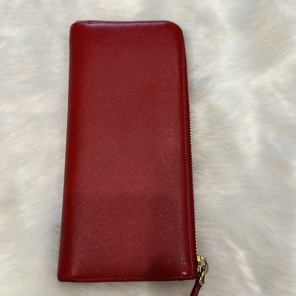 Prada red zippy wallet (perfect for the Christmas) - Picture 8 of 17